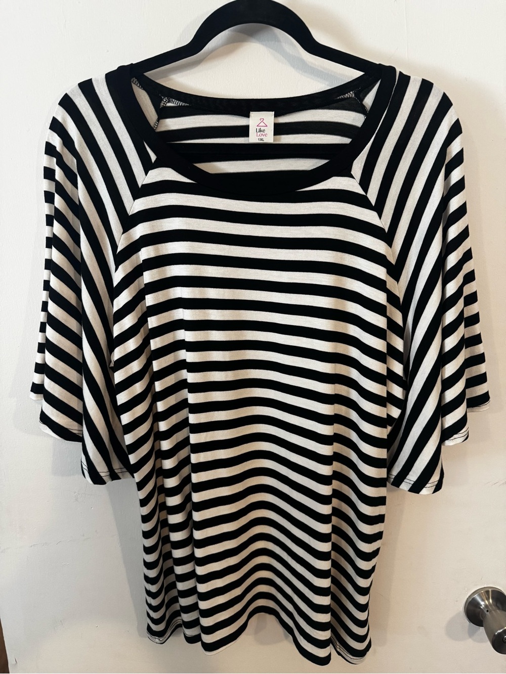 Boutique Black & White Stripe Raglan Sleeve Top - Size IX - NWOT